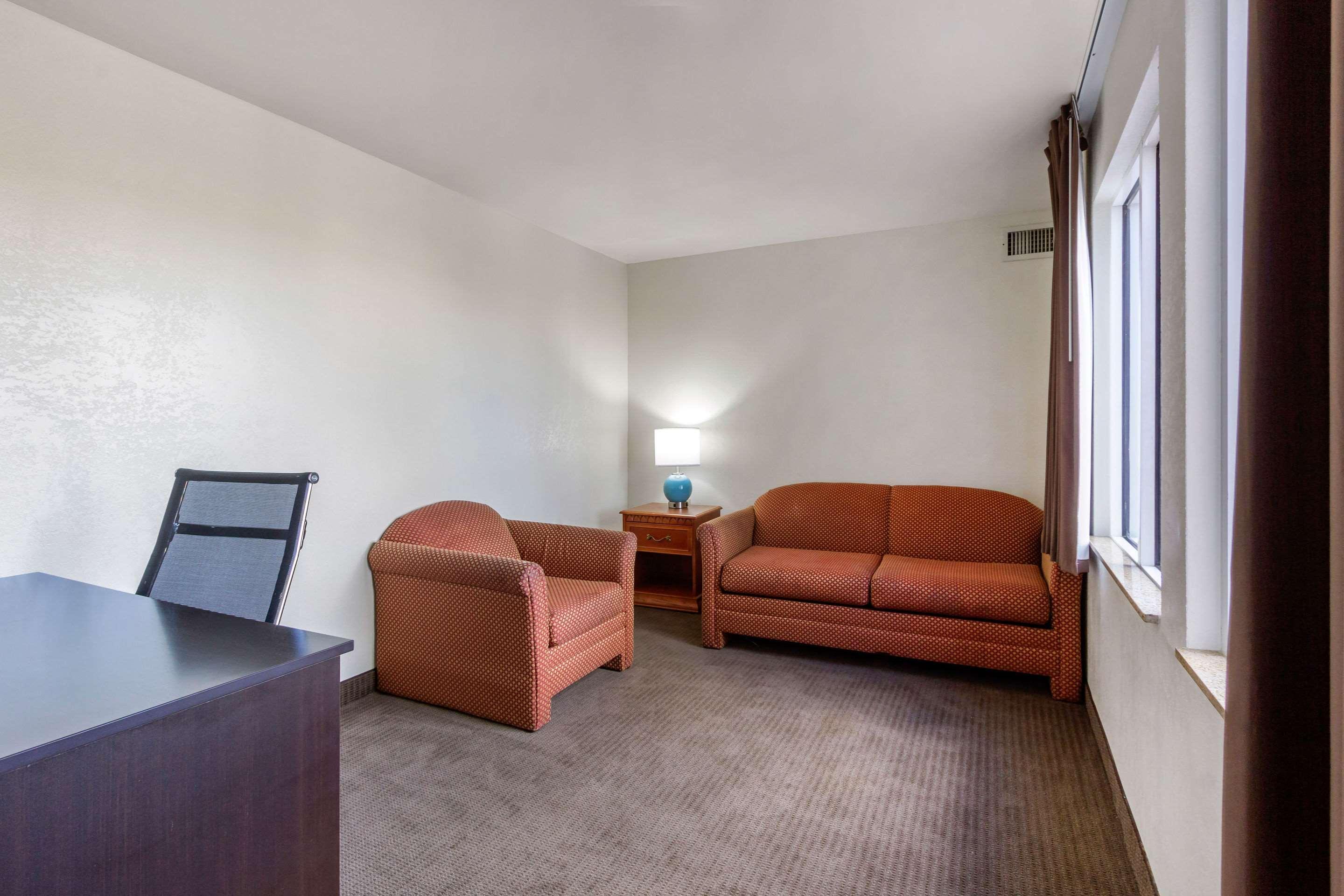 Sleep Near Busch Gardens - Usf Inn Temple Terrace