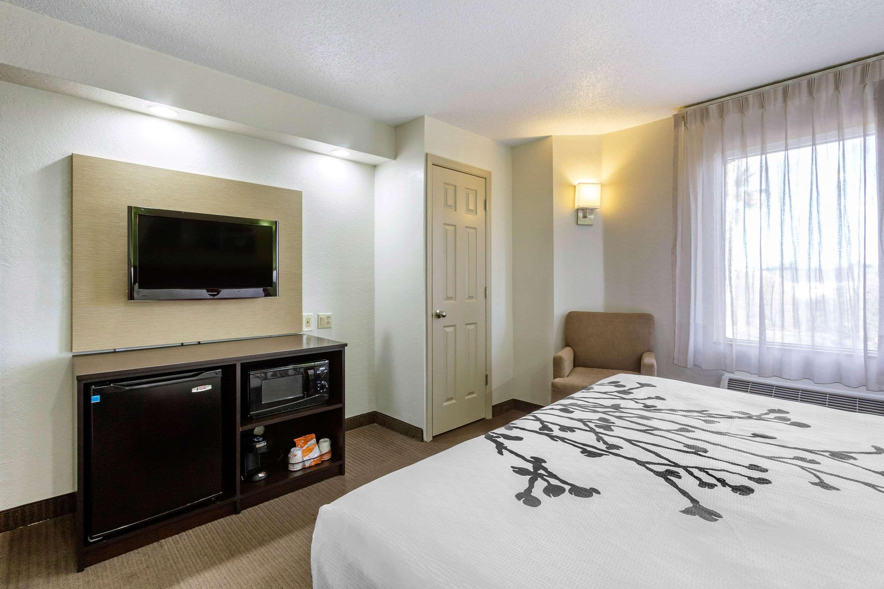 Sleep Near Busch Gardens - Usf Inn 2*