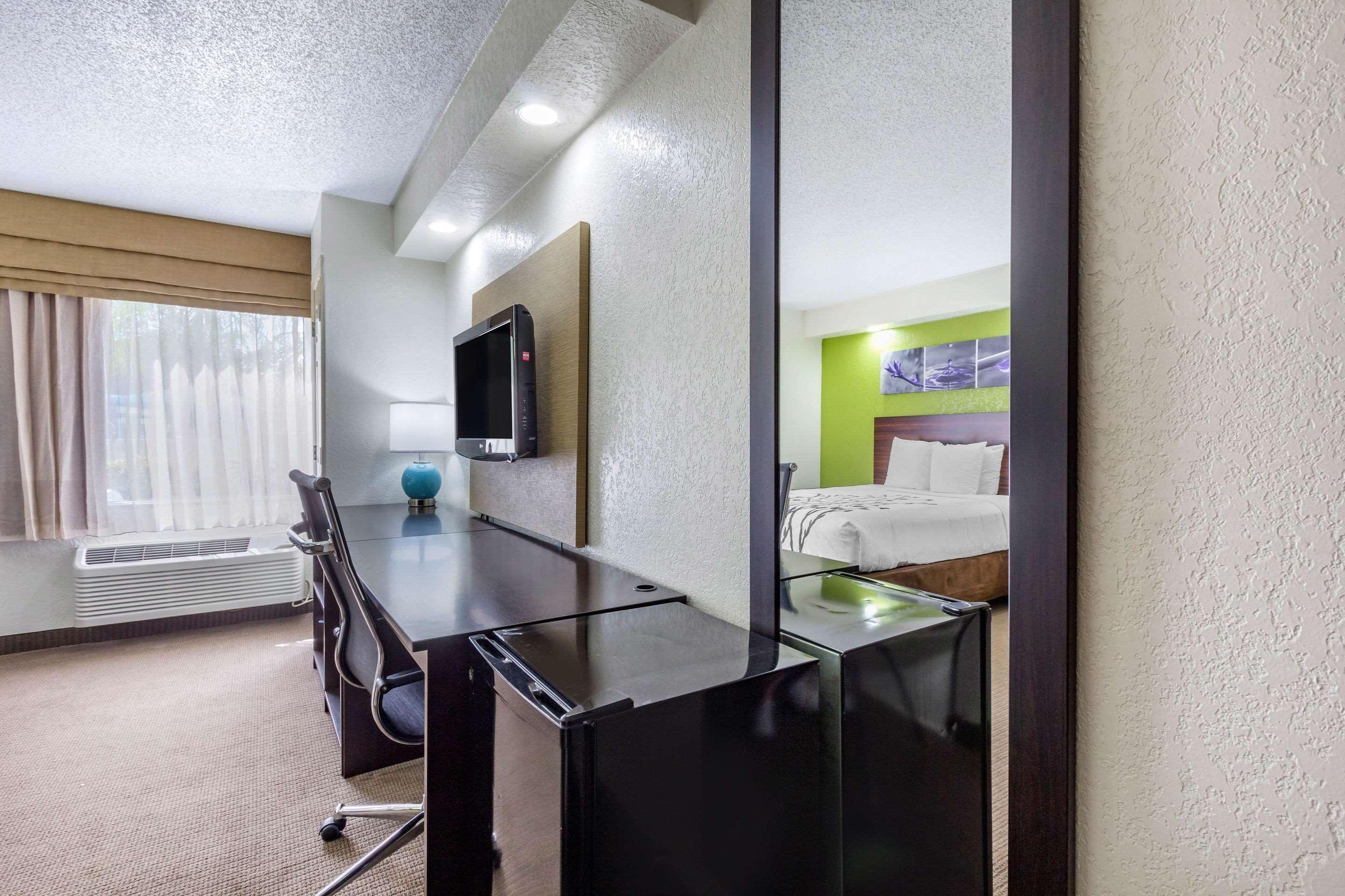 Sleep Near Busch Gardens - Usf Inn 2*